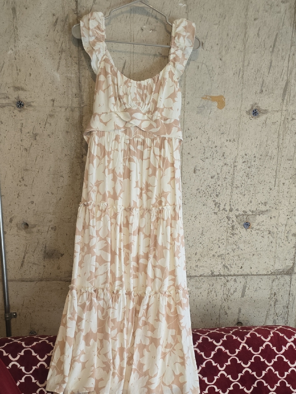 Francesca's Collections Beige and White Floral Ruffle-Shoulder Midi Dress